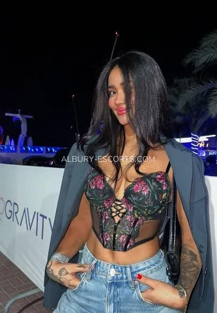 Albury escorts Gracie — 4