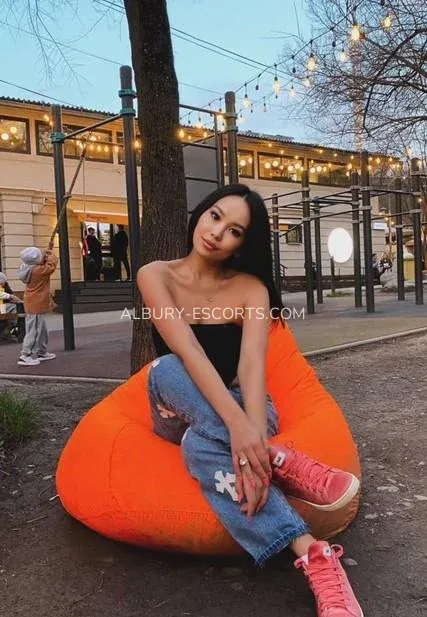 Albury escorts Virginia — 6