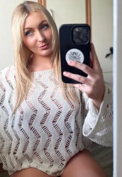 Albury escorts Macy — 3