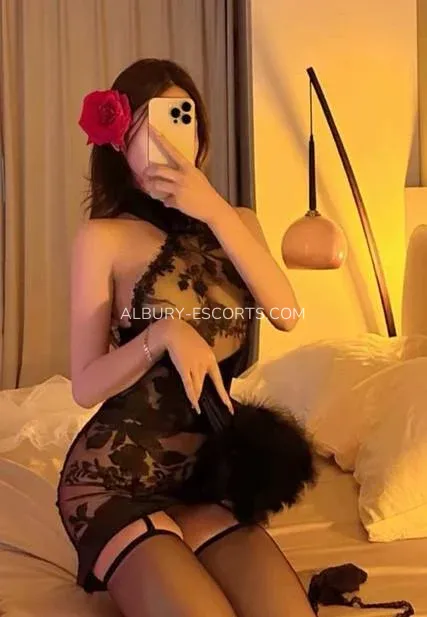 Albury escorts Linnéa — 1