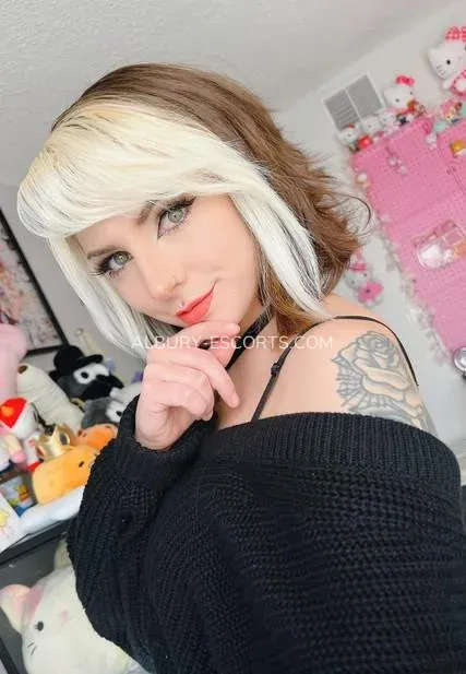 Albury escorts Charlotte — 4