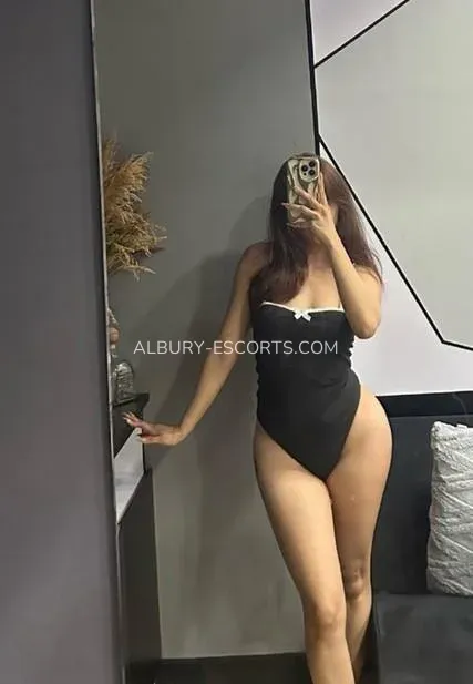 Albury escorts Ellinor — 3
