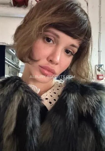 Albury escorts Viktoria — 5