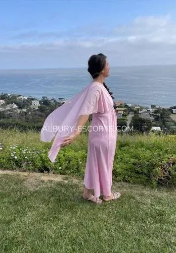 Albury escorts Susanne — 4