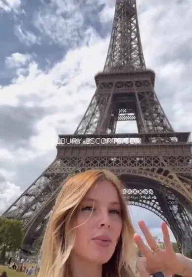 Albury escorts Mariah — 1