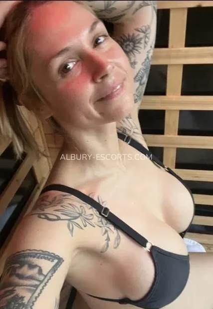 Albury escorts Reagan — 4