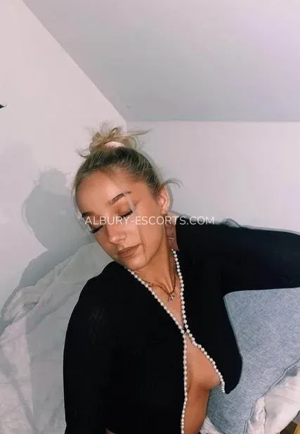 Albury escorts Lindsay — 1