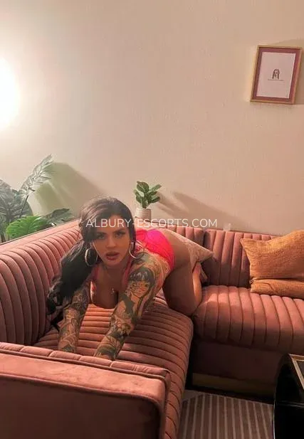 Albury escorts Carina — 4