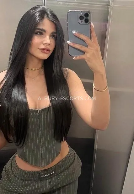 Albury escorts Agnes — 2