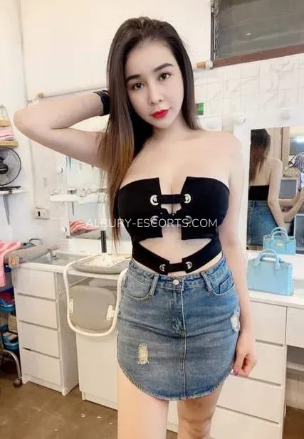 Albury escorts Gisela — 4