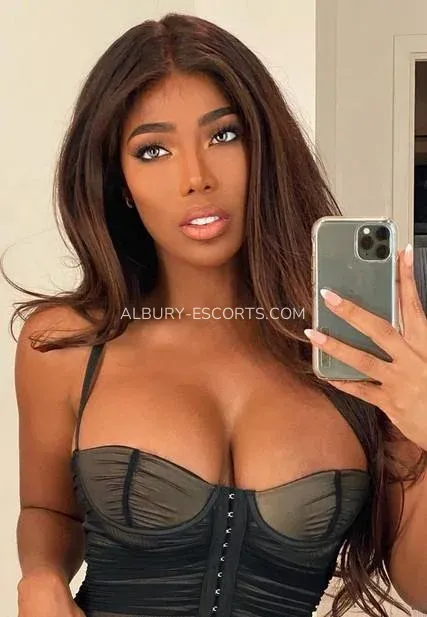 Albury escorts Linnéa — 1