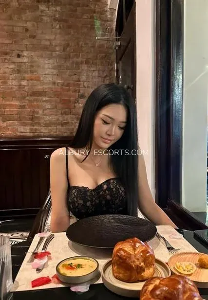 Albury escorts Lavinia — 1