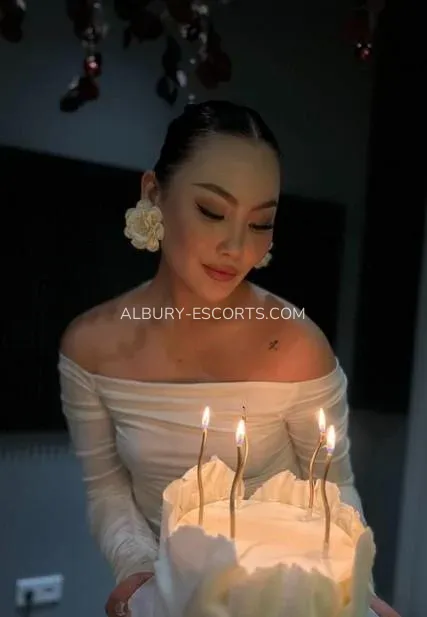 Albury escorts Ulrika — 4