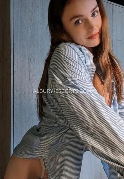 Albury escorts Kyra — 5