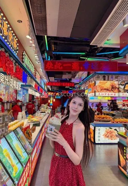 Albury escorts Elsa — 8