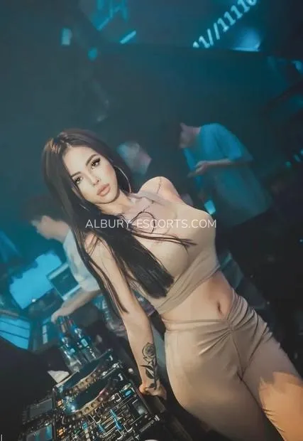 Albury escorts Susanne — 2