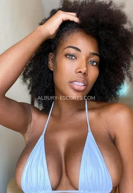 Albury escorts Linnéa — 2