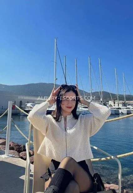 Albury escorts Amelia — 3