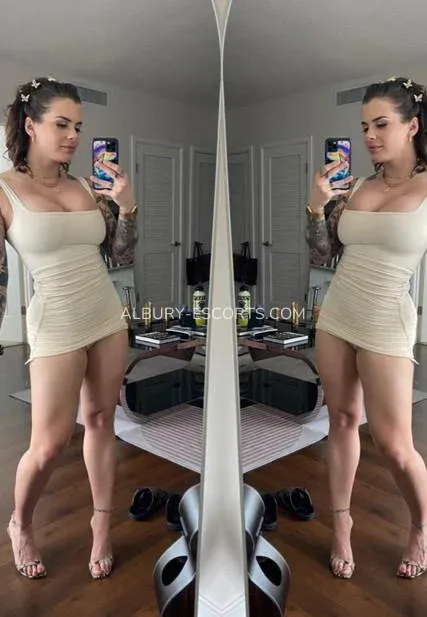 Albury escorts Brooklyn — 3