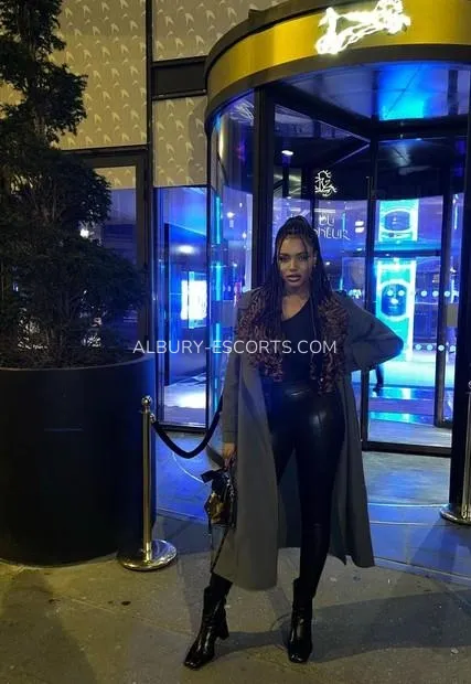Albury escorts Lindsay — 2
