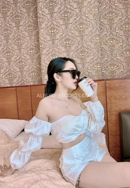 Albury escorts Ariel — 6