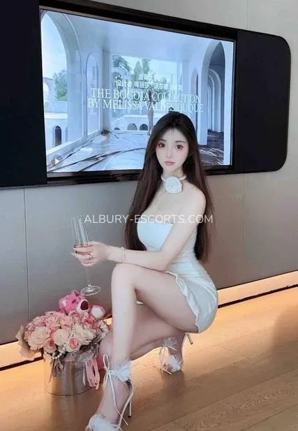 Albury escorts Macy — 1