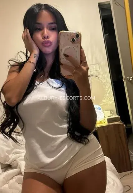 Albury escorts Mafalda — 1