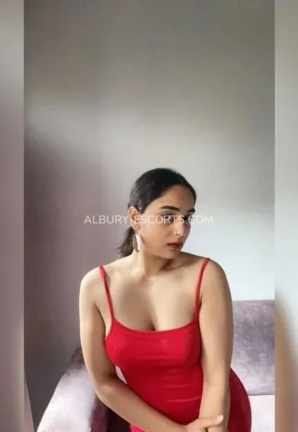 Albury escorts Isabelle — 3