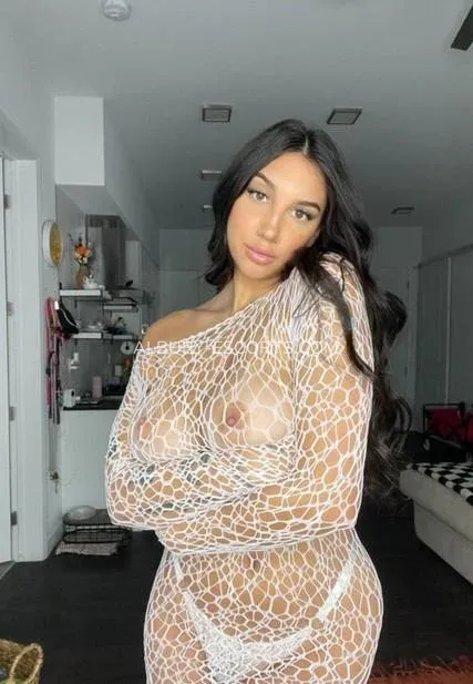 Albury escorts Klara — 4