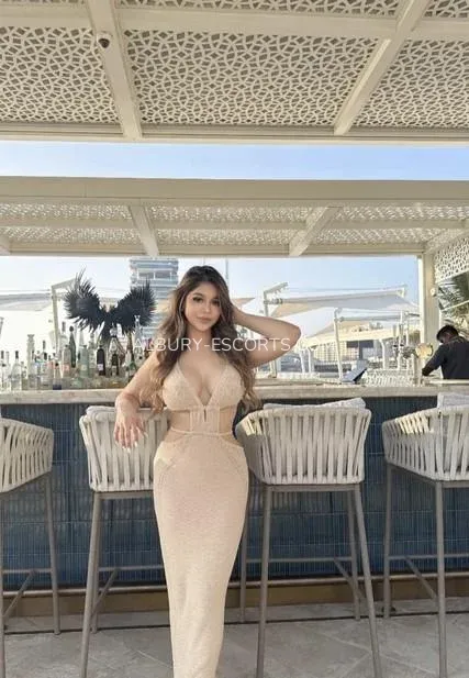 Albury escorts Johanna — 3