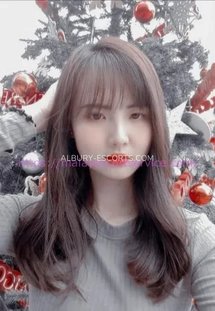 Albury escorts Camilla — 1