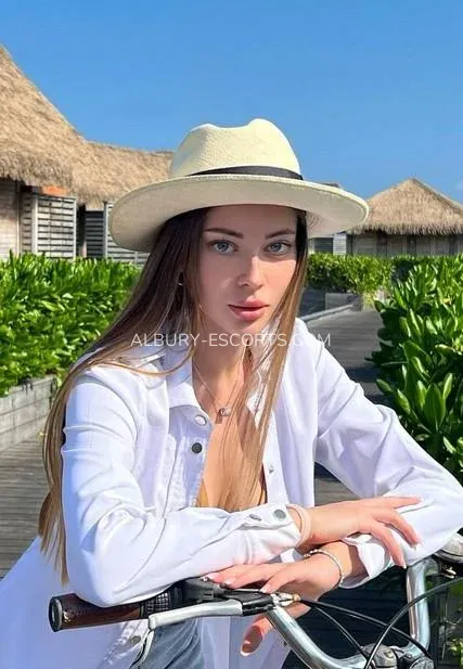 Albury escorts Alondra — 4