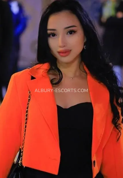 Albury escorts Elizabeth — 5