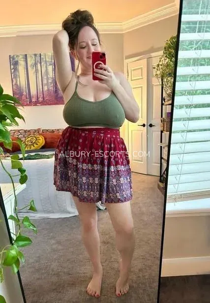 Albury escorts Johanna — 3