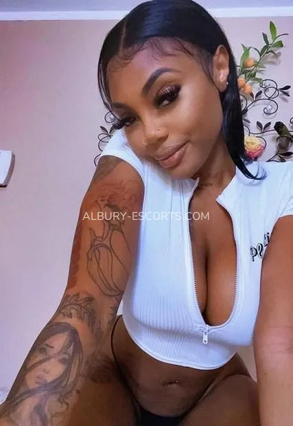 Albury escorts Molly — 2