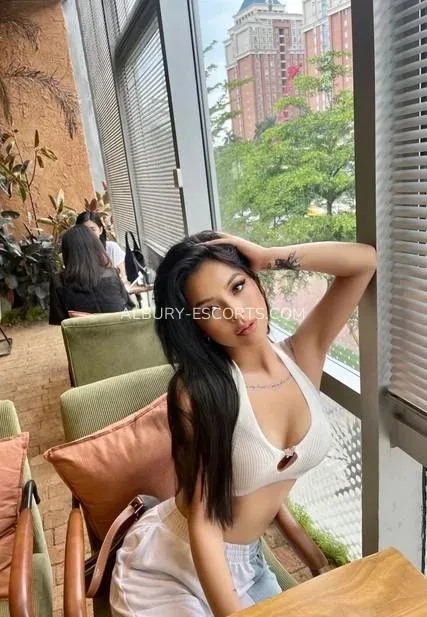 Albury escorts Susanne — 7