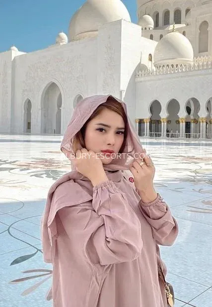 Albury escorts Susanne — 1