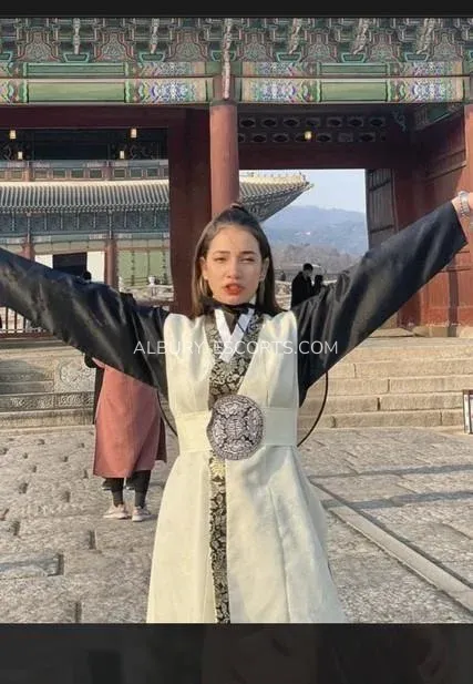 Albury escorts Johanna — 1