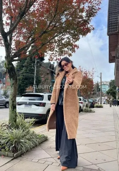 Albury escorts Isabel — 5